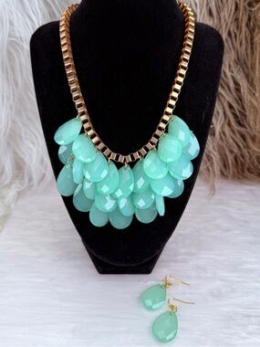 Necklace & Earrings Set - Mint Green Goldtones